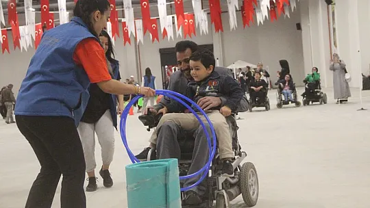Elazığ'da engelli bireyler doyasıya eğlendi