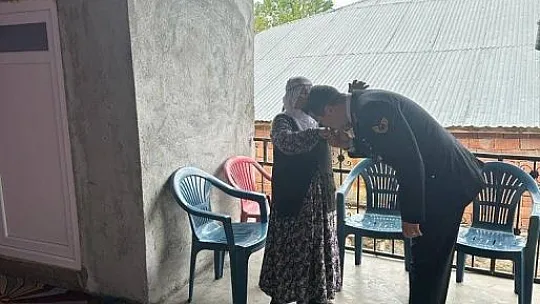 Elazığ'da jandarma ekipleri şehit annelerini unutmadı