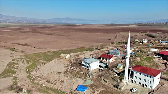 Önceden çölü andıran baraj sahası suyla doldu