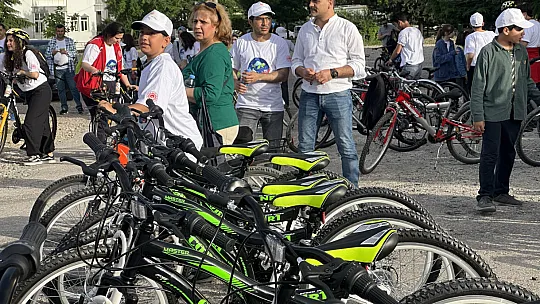 Bisiklet Günü'nü pedal çevirerek kutladılar