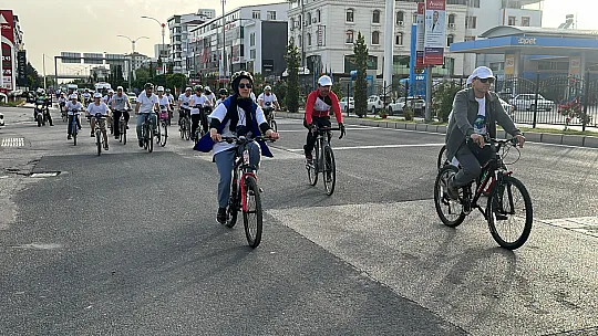 Bisiklet Günü'nü pedal çevirerek kutladılar