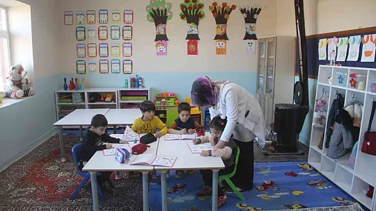 Aynı çatı altında hem öğrenciler hem de aileleri eğitim alıyor