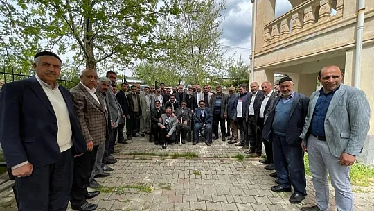 Eski Bakan Yardımcısı Tunç'tan Karakoçan ve Köylerine Ziyaret