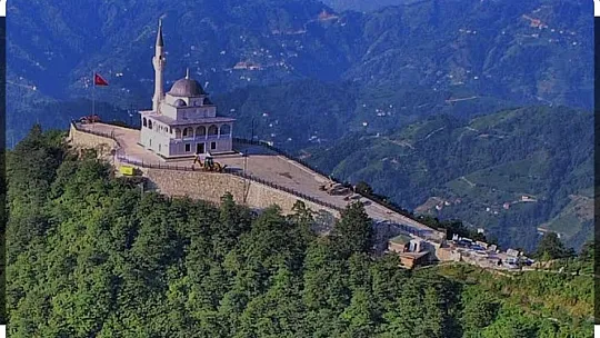 Kıble Dağı'nın Zirvesindeki Camiinin Yapılış Serüveni