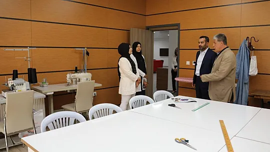 Başkan Şerifoğulları, Engelsiz Yaşam Merkezi'nde İncelemelerde Bulundu