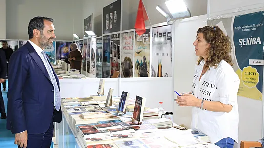 Başkan Şerifoğulları Kitap Fuarında