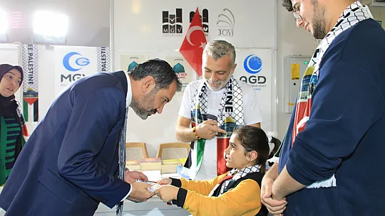 Başkan Şerifoğulları Kitap Fuarında