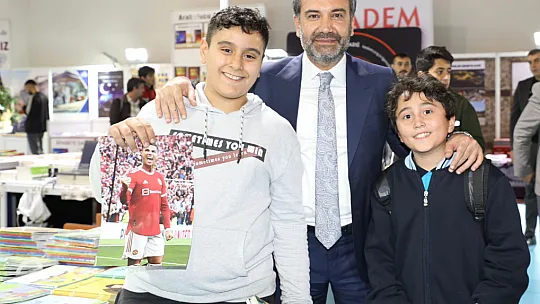Başkan Şerifoğulları Kitap Fuarında