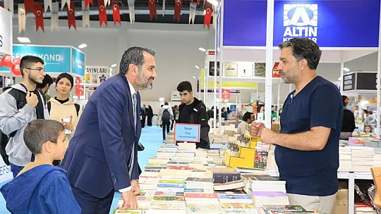 Başkan Şerifoğulları Kitap Fuarında