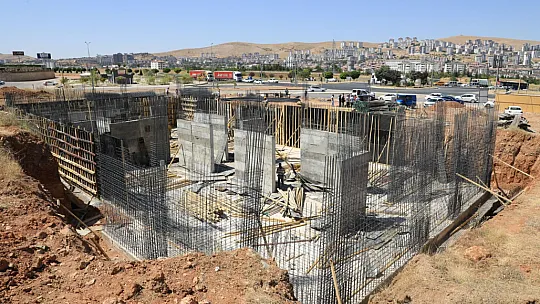 Başkan Şerifoğulları 'Mahalle Ayrımı Gözetmeden Şehrimizin Her Köşesine Hizmet Götürüyoruz'