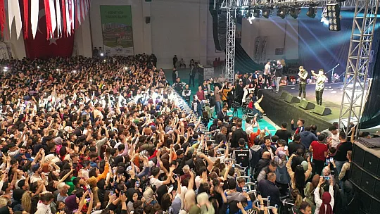 Burak Bulut ve Kurtuluş Kuş, Elazığ'da Hayranlarıyla Buluştu