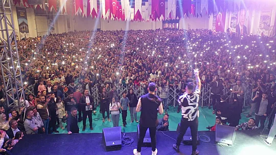 Burak Bulut ve Kurtuluş Kuş, Elazığ'da Hayranlarıyla Buluştu