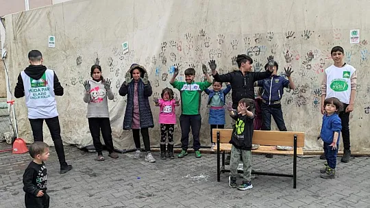HÜDA PAR Elazığ Gençlik Kollarından Depremzede Çocuklara Psikososyal Destek