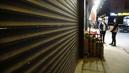 Çalmadan önce zeytinyağının son kullanma tarihine bakan hırsız pes dedirtti