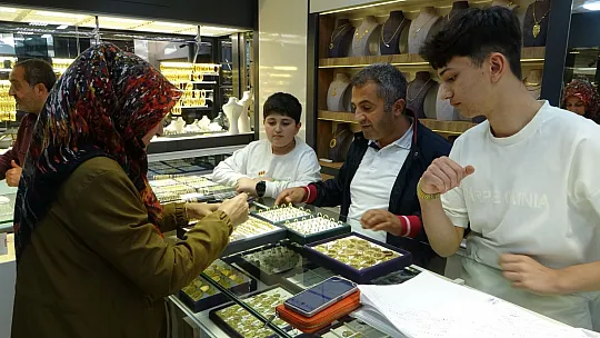 Depremin Vurduğu Malatya'da, Tarihi Kapalı Çarşı'ya İlgi Arttı
