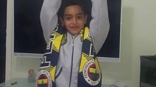 Depremde doğan ve depremde hayatını kaybeden Miraç'ın kabri başındaki detay yürek burktu