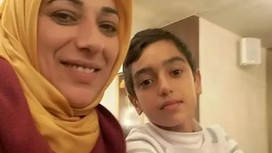 Depremde doğan ve depremde hayatını kaybeden Miraç'ın kabri başındaki detay yürek burktu