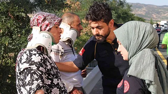 Düğünden dönen minibüs yan yattı: 14 yaralı