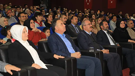 Elazığ Belediyesi Halk Korosu, İlk Konserini Yoğun Katılımla Gerçekleştirdi