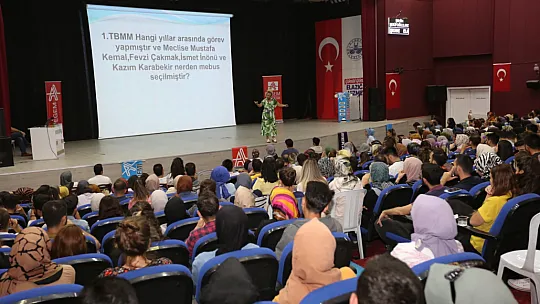 Elazığ Belediyesi KPSS Genel Tekrar Derslerine Yoğun İlgi