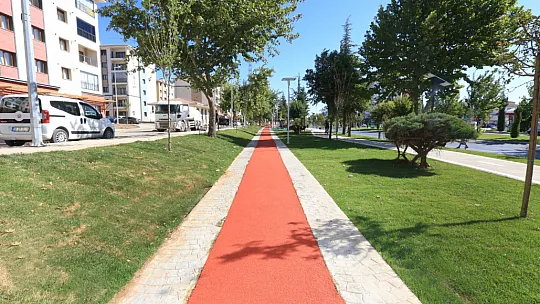 Elazığ Belediyesi, Park ve Yürüyüş Yollarında Bakım Çalışmalarını Sürdürüyor