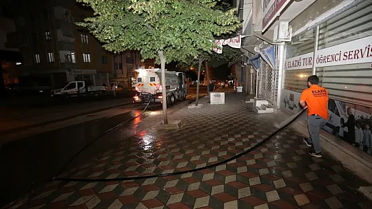 Elazığ Belediyesi, Pazartesi Pazarında Temizlik ve İlaçlama Çalışması Yaptı