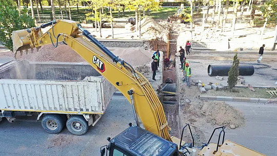 Elazığ Belediyesi'nin Altyapı Yenileme Çalışmaları Sürüyor
