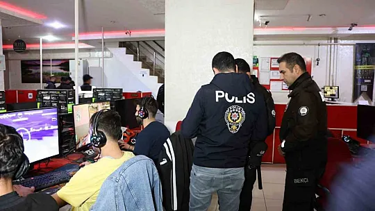 Elazığ'da 313 Polisin Katılımıyla Asayiş Uygulaması