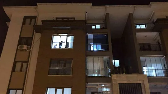 Elazığ'da 4'üncü kattan düşen kadın yaralandı