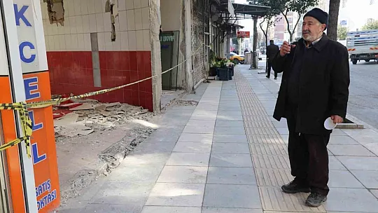 Elazığ'da ağır hasarlı binalara 'naylon şeritli' önlem