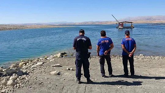 Elazığ'da baraj gölünde kaybolan şahıs 4 gündür aranıyor