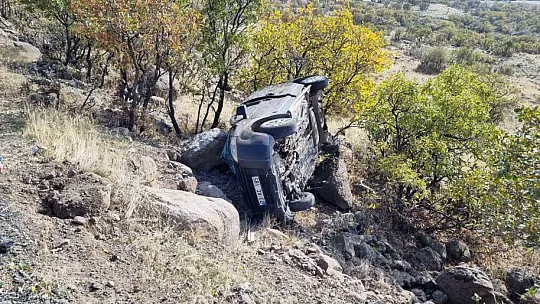 Elazığ'da Hafif Ticari Araç Şarampole Yuvarlandı Çok Sayıda Yaralı Var