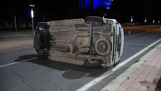Elazığ'da hafif ticari araç yan yattı: 1 yaralı