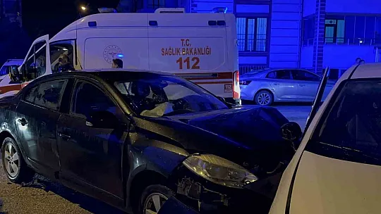 Elazığ'da iki otomobil çarpıştı: 7 yaralı
