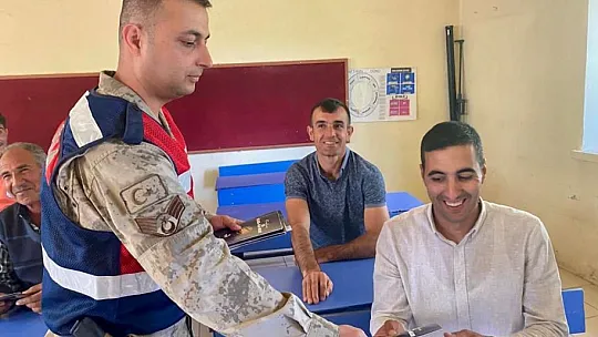 Elazığ'da jandarma ekipleri KADES'i anlattı