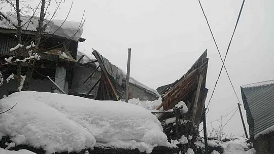 Elazığ'da Üç Evin Çatısı Çöktü