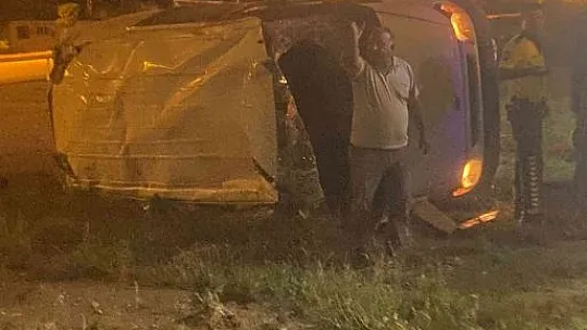 Elazığ'da minibüs tabelaya çarptı: 1 ölü, 1 yaralı