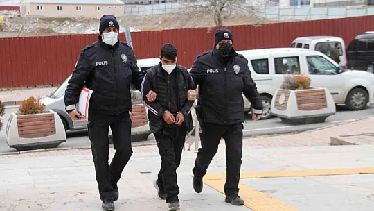 Elazığ'da Oto Teyp Hırsızı Yakalandı