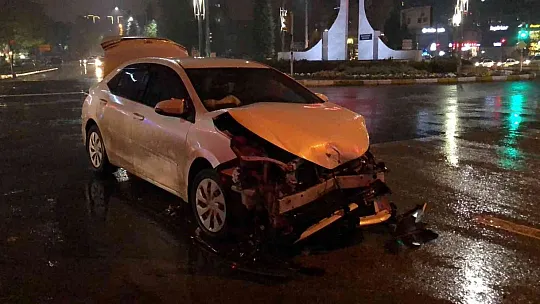 Elazığ'da otomobil ile minibüs çarpıştı: 1 yaralı
