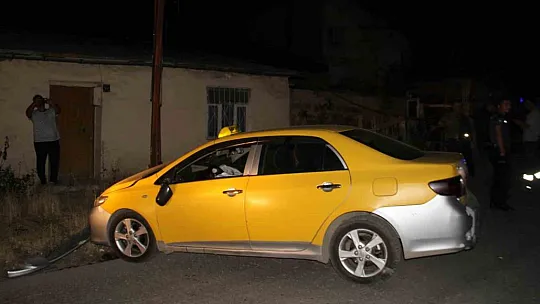 Elazığ'da Otomobil Yayaya Çarptı