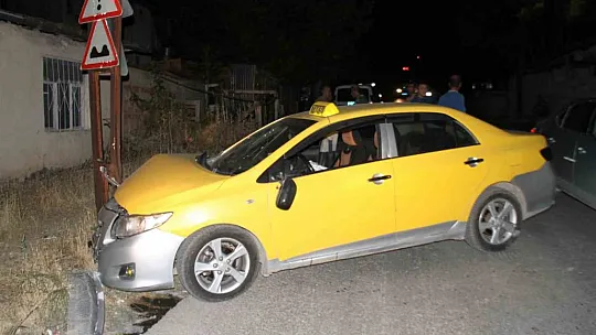 Elazığ'da Otomobil Yayaya Çarptı