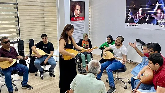 Elazığ'da Özel Gereksinimli Çocuklara Müzik Ve Drama Eğitimi Verildi