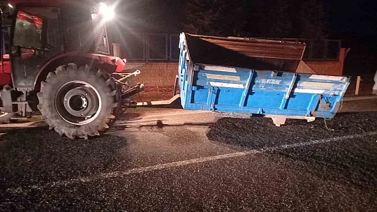 Elazığ'da römorka çarpan otomobil hurdaya döndü: 2 yaralı
