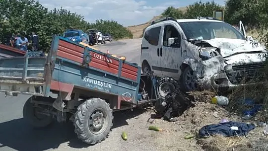 Elazığ'da Römorklu Çapa Makinesi İle Hafif Ticari Araç Çarpıştı