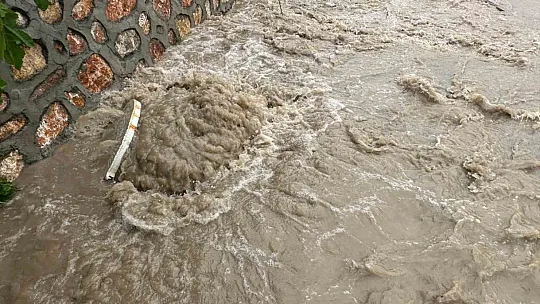 Elazığ'da şiddetli yağış: Cadde ve alt geçitleri su bastı