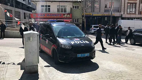 Elazığ'da silahlı bıçaklı kavga: 2 yaralı