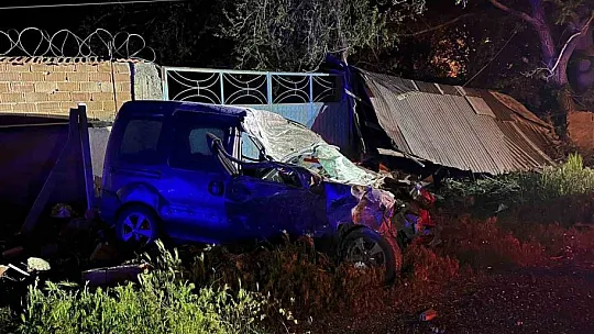 Elazığ'da takla atan araç hurdaya döndü