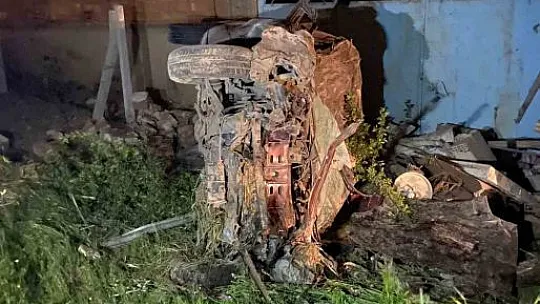 Elazığ'da takla atan araç hurdaya döndü