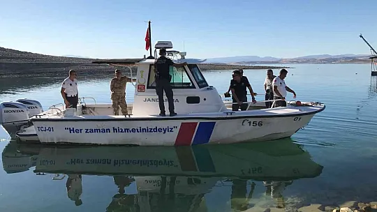 Elazığ'da tekneyle birlikte suda kaybolan şahıs 'ROW' ile aranıyor