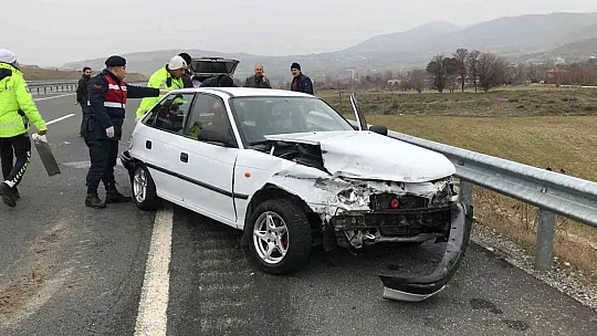 Elazığ'da trafik kazası: 4'ü çocuk 7 yaralı